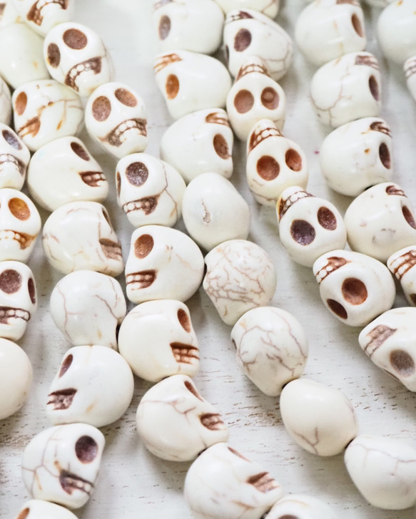 マグネサイト ホワイトスカル 11×9mm 2枚目の画像