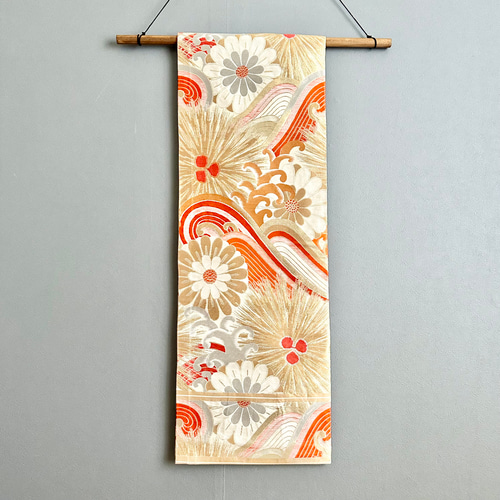 帯のタペストリー アンティーク 波と菊花 帯 リメイク インテリア