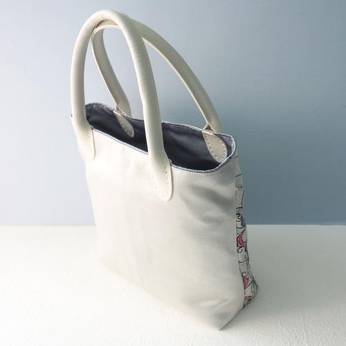 SALE【一点物】モダン柄の着物帯リメイクバッグ — 伝統とかわいらしさ