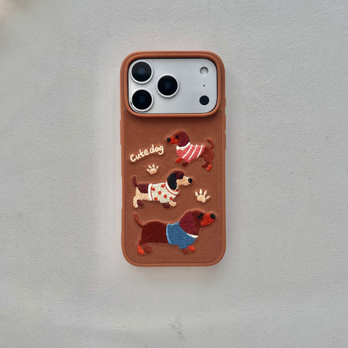 familiar スマートフォンカバー クマと犬刺繍　スマホケース 動物刺繍 もこもこ iphoneケース おしゃれ iphone17 16 15 14 13
