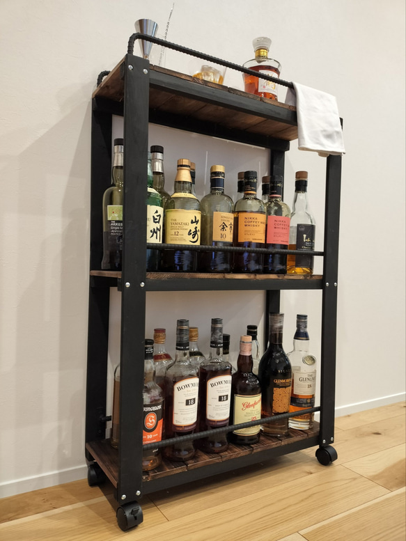 ウィスキーラック　ワゴンタイプ　男前インテリア　棚　インダストリアル　収納　お酒　オープンシェルフ　 3枚目の画像