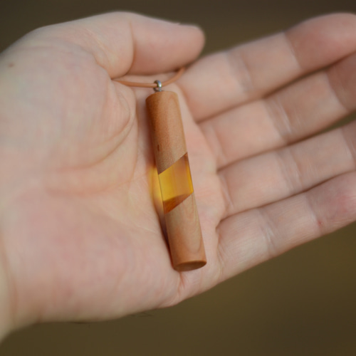 ウッドレジンアロマペンダント(ブルー/グリーン/イエロー)木製(桜