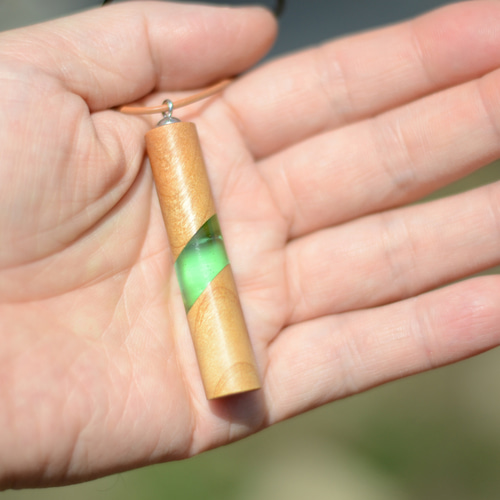 ウッドレジンアロマペンダント(ブルー/グリーン/イエロー)木製(桜