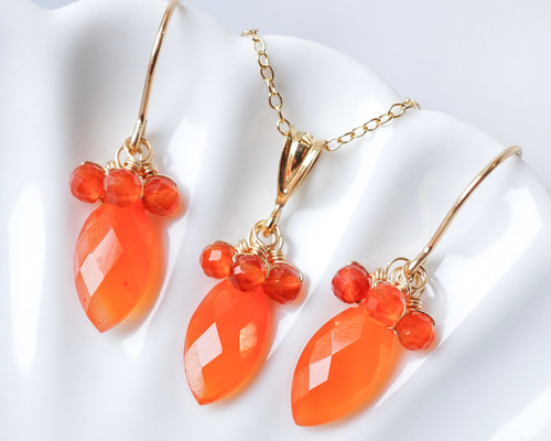 Kaya 様14kgfバイカラーカーネリアン フラワーカービングチャーム お得セット】「夕焼け姫」カーネリアン オレンジ 14kgf ピアス