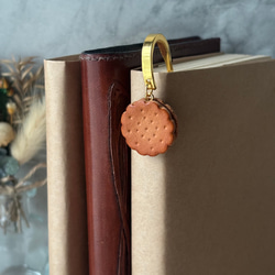 レザー】四つ葉のクローバーのブックマーク 本革 しおり・ブックマーク