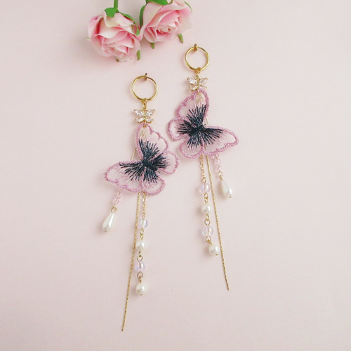再販】【3色】刺繍蝶のキラキラロング イヤリング ピアス 蝶