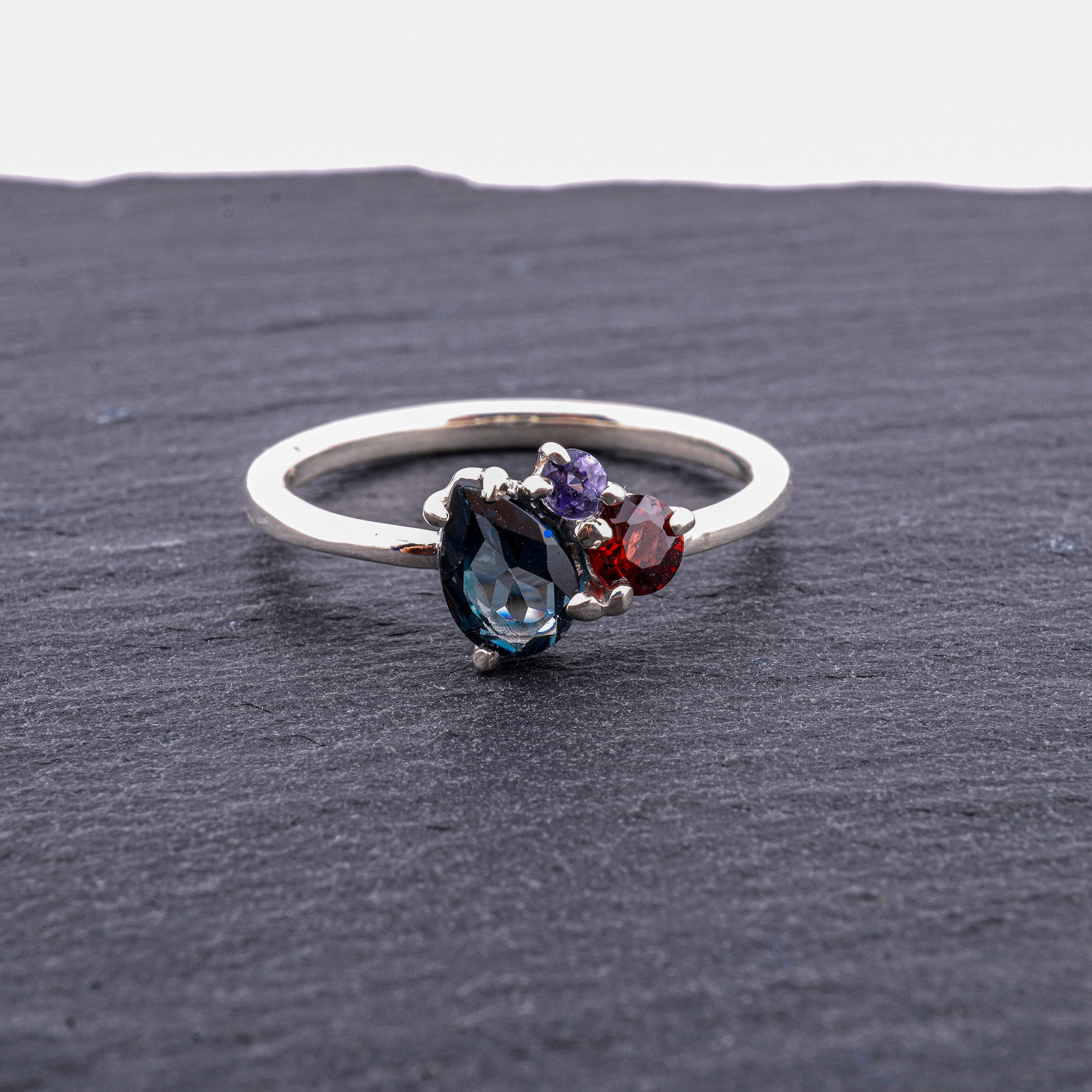 【受注生産】天然石　ブルートパーズ　ガーネット　アイオライト　細身　定番　選べるカラー　送料無料　S-001