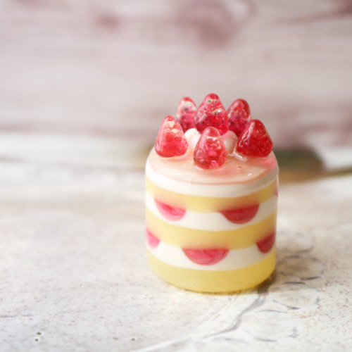 ガラスのミニチュア苺ショートケーキ ☆ガラスのミニチュア洋菓子店