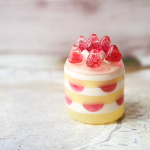 パンケーキ作るよ！　ガラス細工 ガラスのミニチュア苺ショートケーキ ☆ガラスのミニチュア