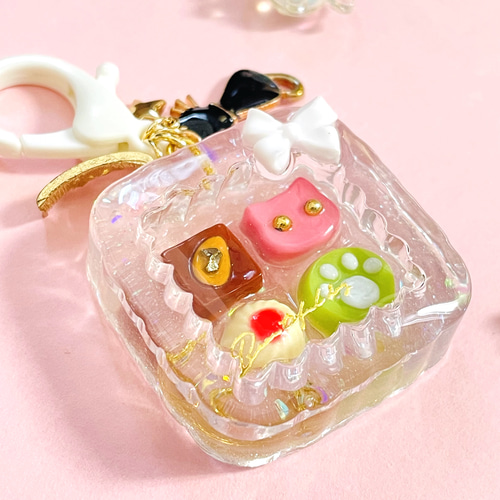 ♡バレンタイン♡アマビエさん① 板チョコ 他レジンキーホルダー