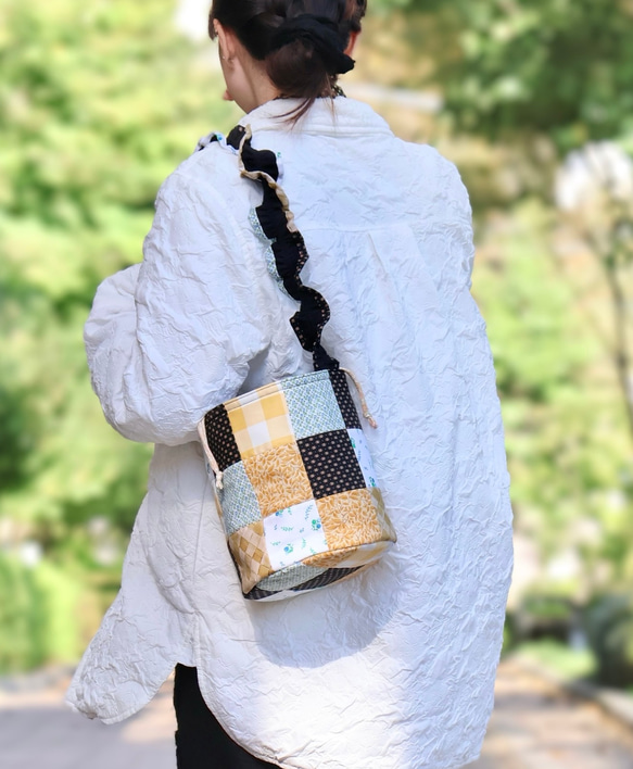 バケツ型フリルバッグ【ブラックレース】16cmサイズ