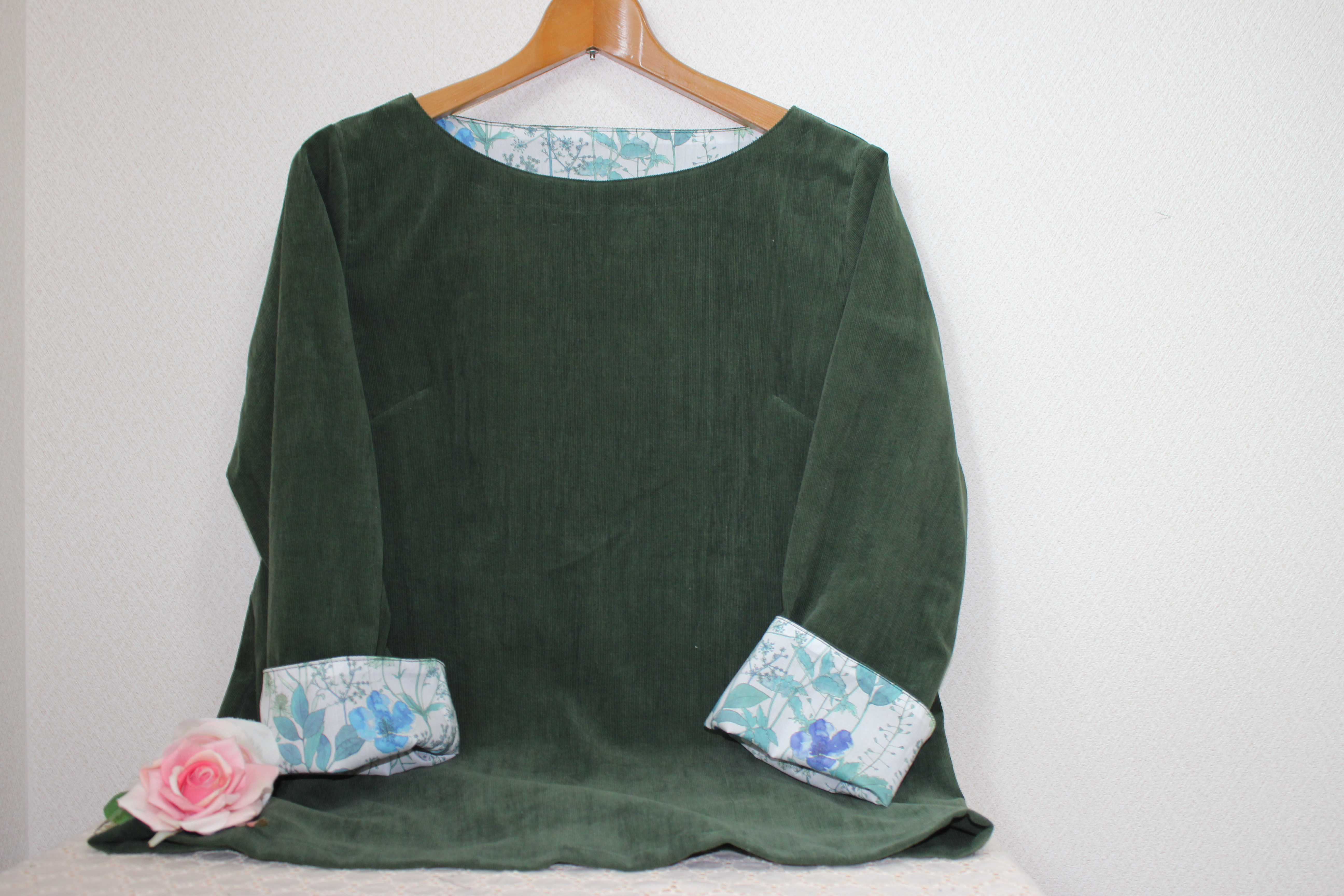 ベルベットコーデュロイ❛ダークグリーン❜＆タナローン❛イルマ❜でボートネッククブラウスM～Lサイズ♪