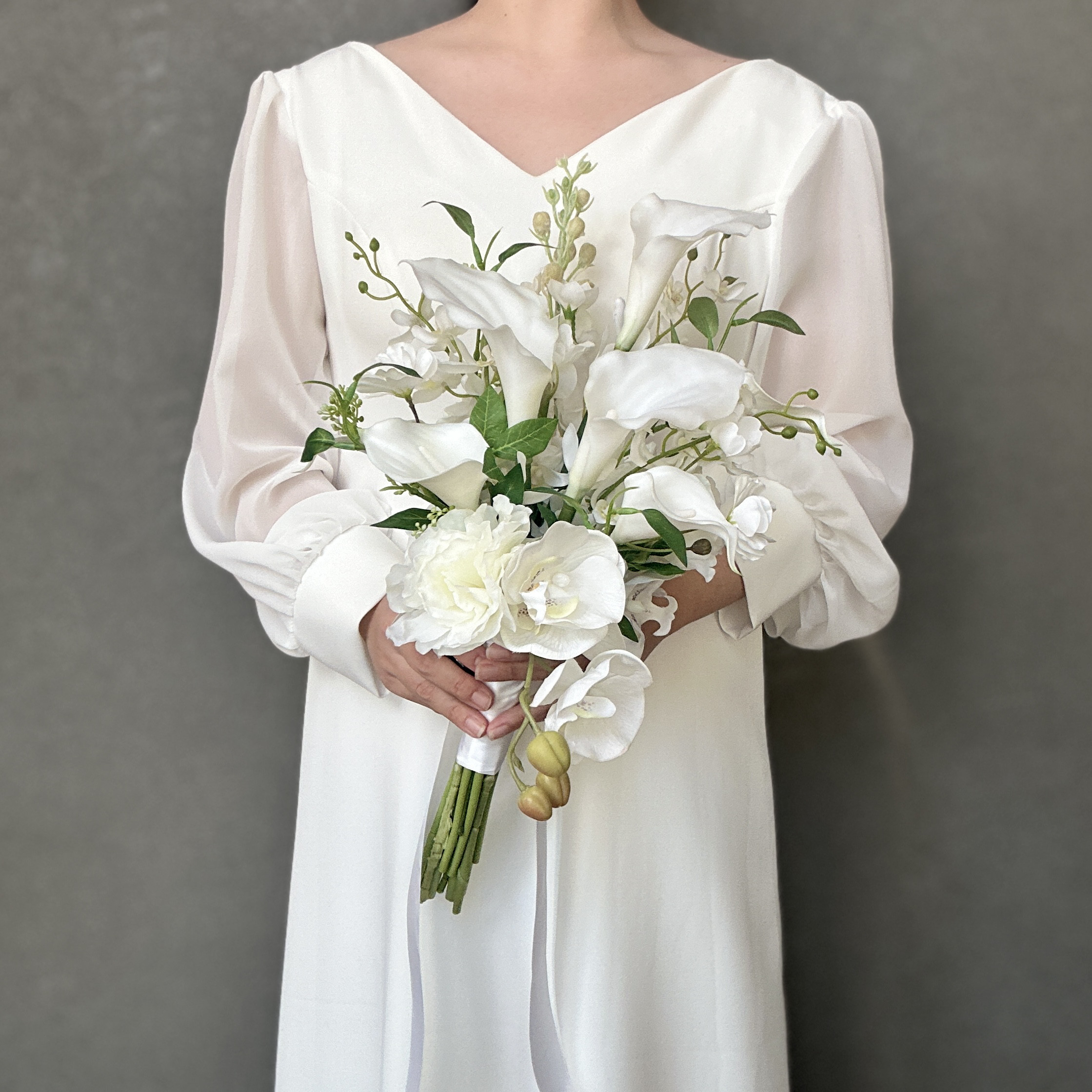 【受注生産・10日以内の発送】ホワイト×グリーン　カラーリリィの縦長ブーケ(アームブーケ)