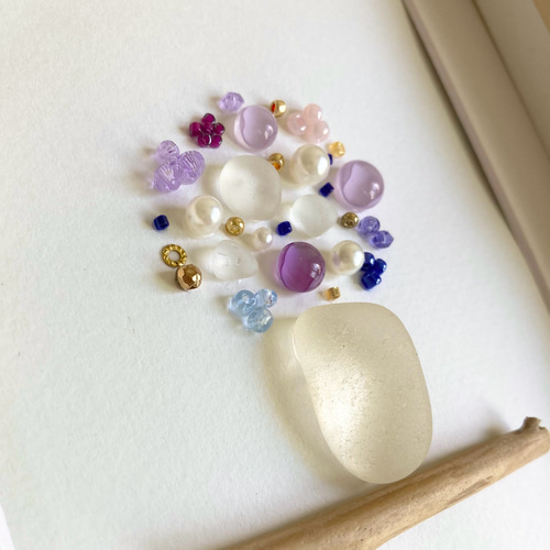 新作・一点もの】紫の花のシーグラスアート・置物/壁かけ 新作・一点もの】紫の花のシーグラスアート・置物/壁かけ