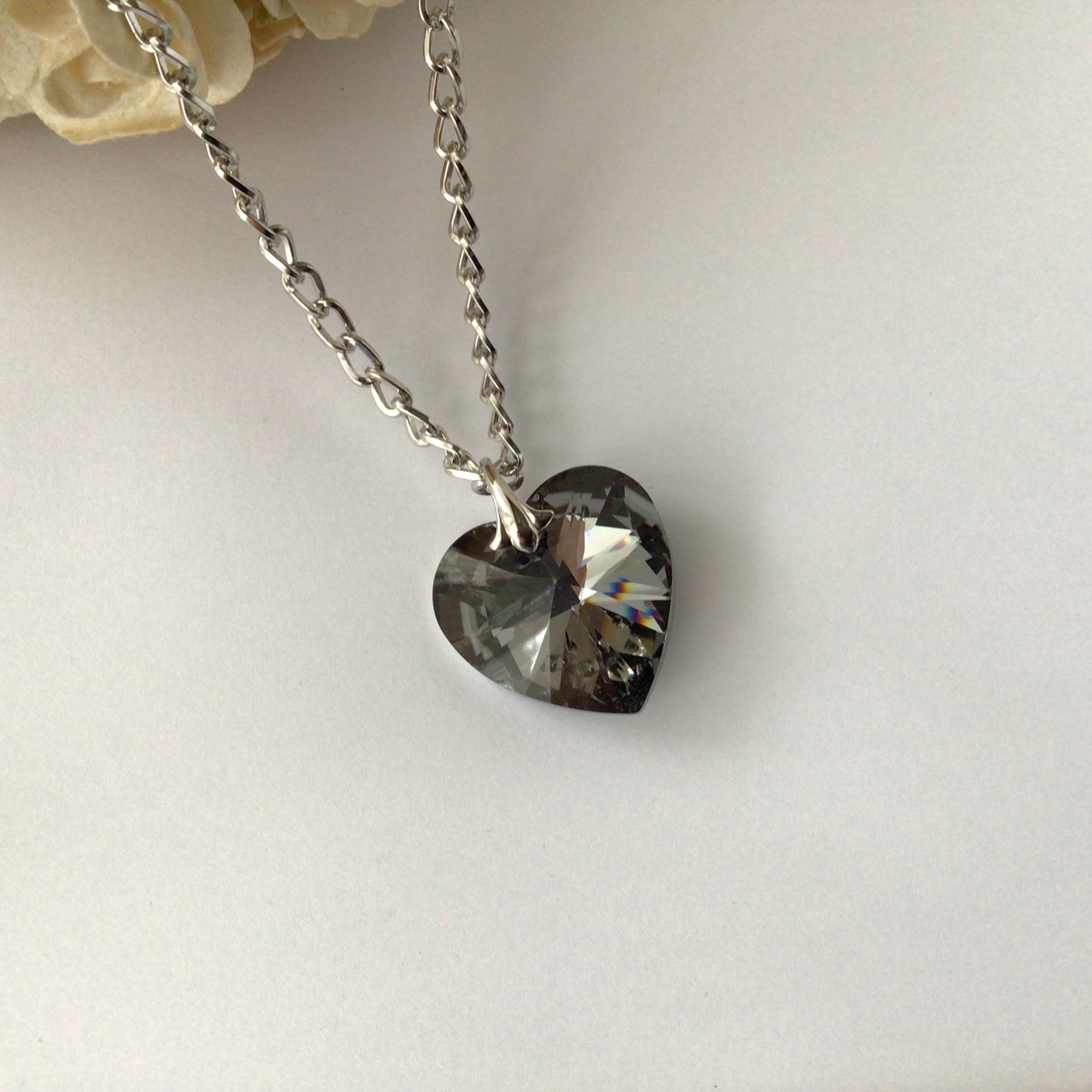 クリスタル　シルバーナイト　28mm ハートのペンダントネックレス