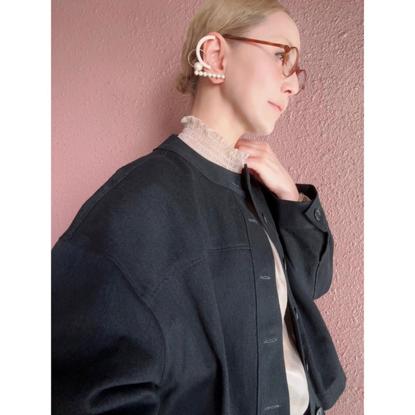 RATA❤️選擇你的長度❤️輕鬆套上，打造時尚造型❤️寬鬆版型❤️柔軟黑色牛仔外套 第2張的照片