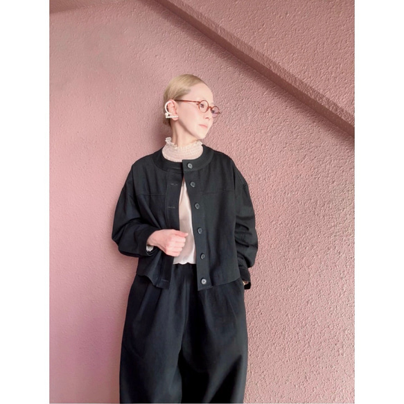 RATA❤️選擇你的長度❤️輕鬆套上，打造時尚造型❤️寬鬆版型❤️柔軟黑色牛仔外套 第15張的照片