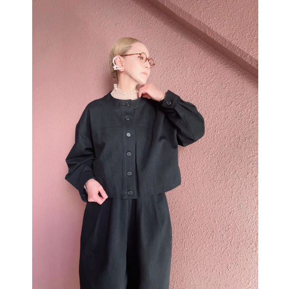 RATA❤️選擇你的長度❤️輕鬆套上，打造時尚造型❤️寬鬆版型❤️柔軟黑色牛仔外套 第8張的照片