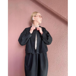 RATA❤️選擇你的長度❤️輕鬆套上，打造時尚造型❤️寬鬆版型❤️柔軟黑色牛仔外套 第12張的照片