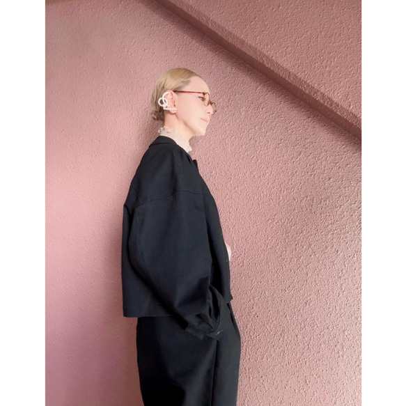 RATA❤️選擇你的長度❤️輕鬆套上，打造時尚造型❤️寬鬆版型❤️柔軟黑色牛仔外套 第7張的照片