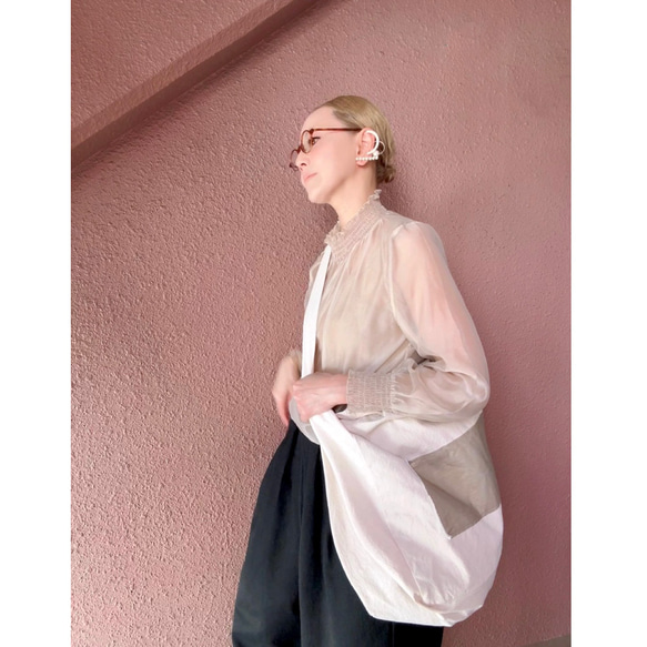 RATA❤️選擇你的長度❤️輕鬆套上，打造時尚造型❤️寬鬆版型❤️柔軟黑色牛仔外套 第14張的照片