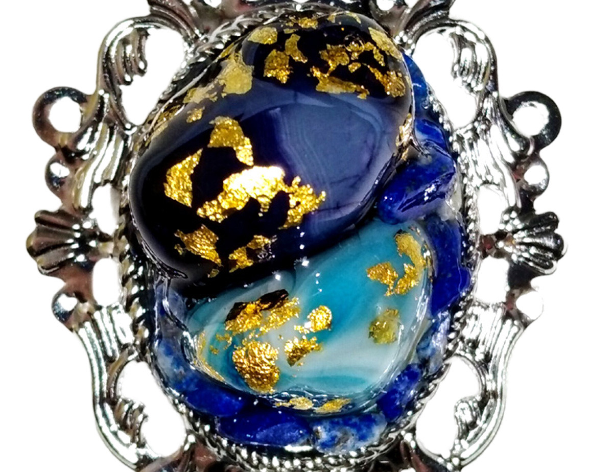 ラピスラズリ銀のコートを着たペンギンペン銀