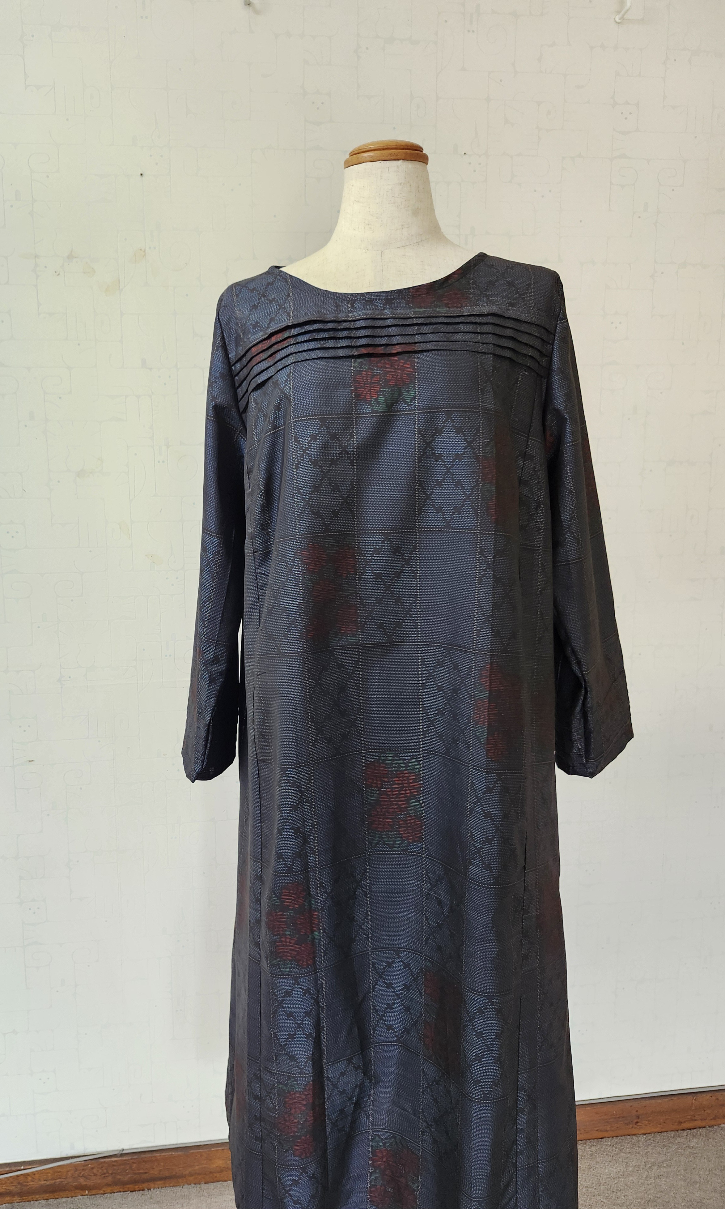 Sale 　大島紬リメイク　フロント、袖口、ピンタックワンピース