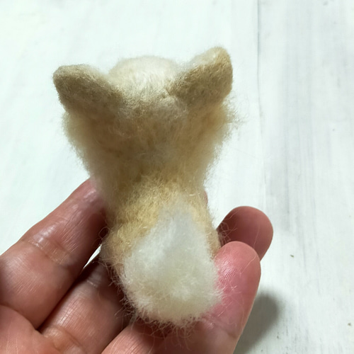 羊毛フェルト チワワ クリーム 手のひらちょこんサイズ 一点物