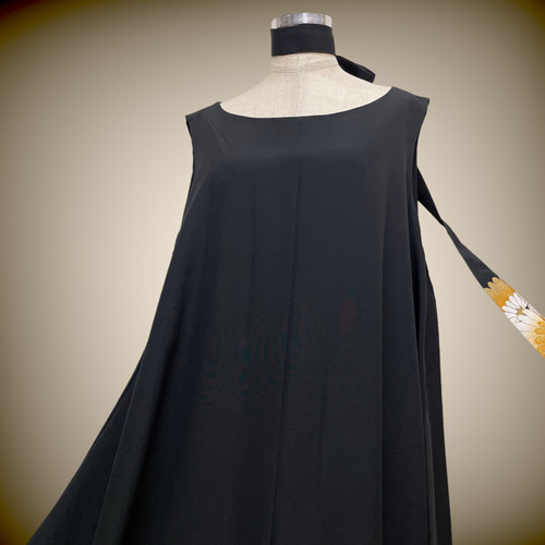 LL 着物リメイク 正絹 黒留袖 シンプルゆったりワンピース着丈104 L着物リメイク 正絹 黒留袖 シンプルゆったりワンピース