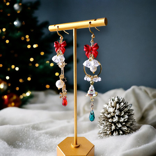 再販】クリスマス｜光のクリスタルのアシンメトリーピアス／イヤリング