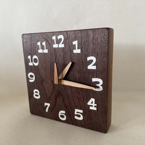 天然素材の木の温もりを感じる クラロウォールナット 置き時計 天然素材の木の温もりを感じる クラロウォールナット 置き時計