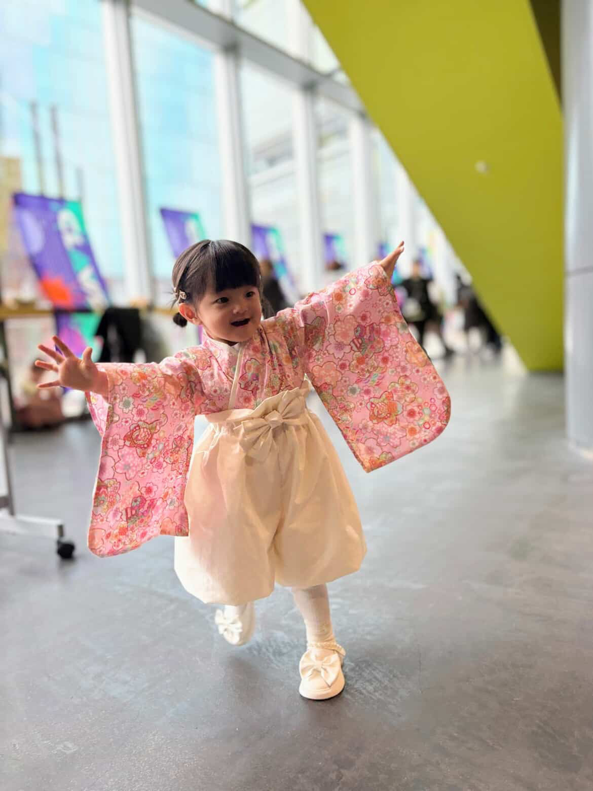 ｟即納｠送料無料【80】ベビー袴　桜梅花✖︎白色の袴　モデル:90size着用　桜2026