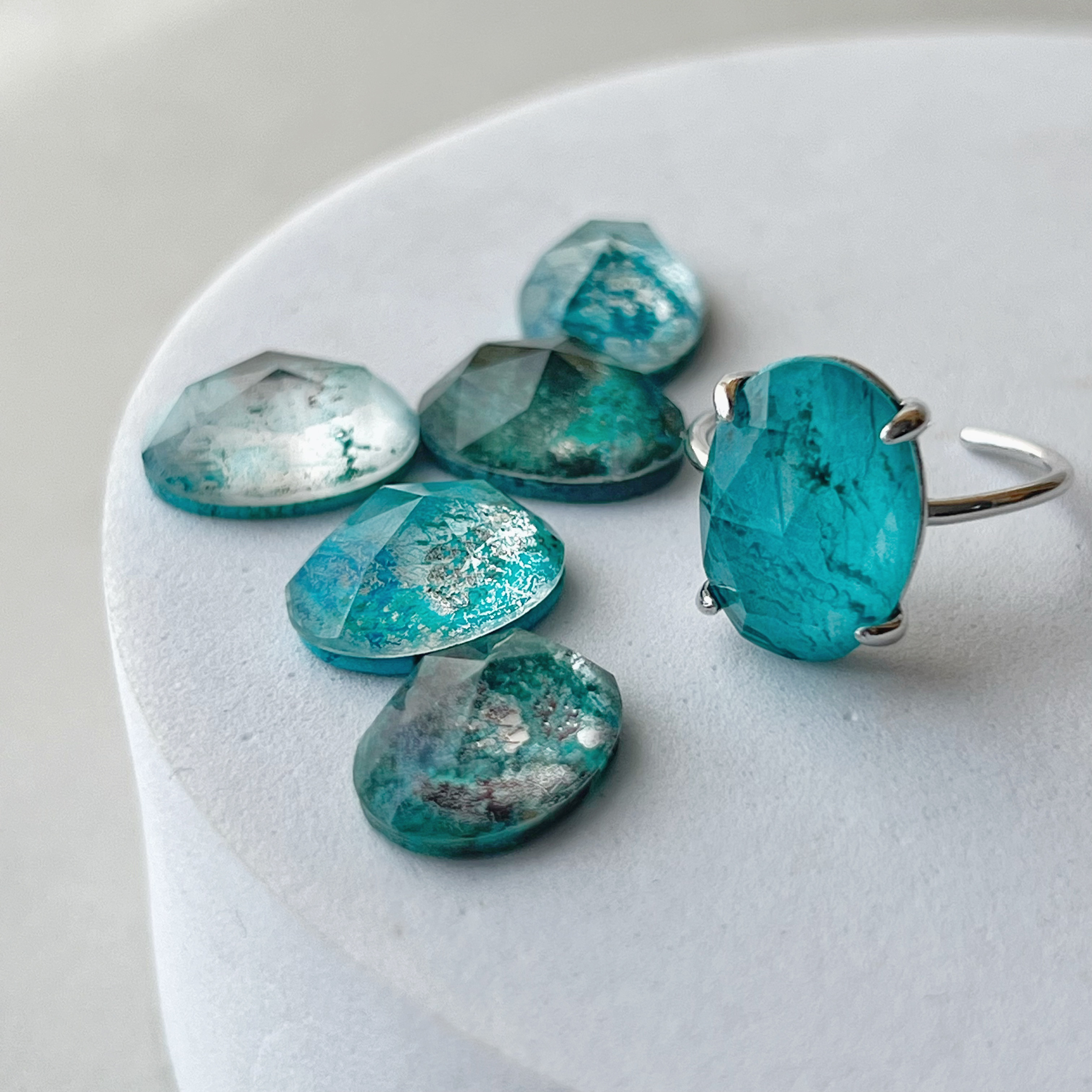 【JORIE】大粒クリソコラ×クリスタル貼り　リングsilver925　フリーサイズ、固定サイズ、刻印あり