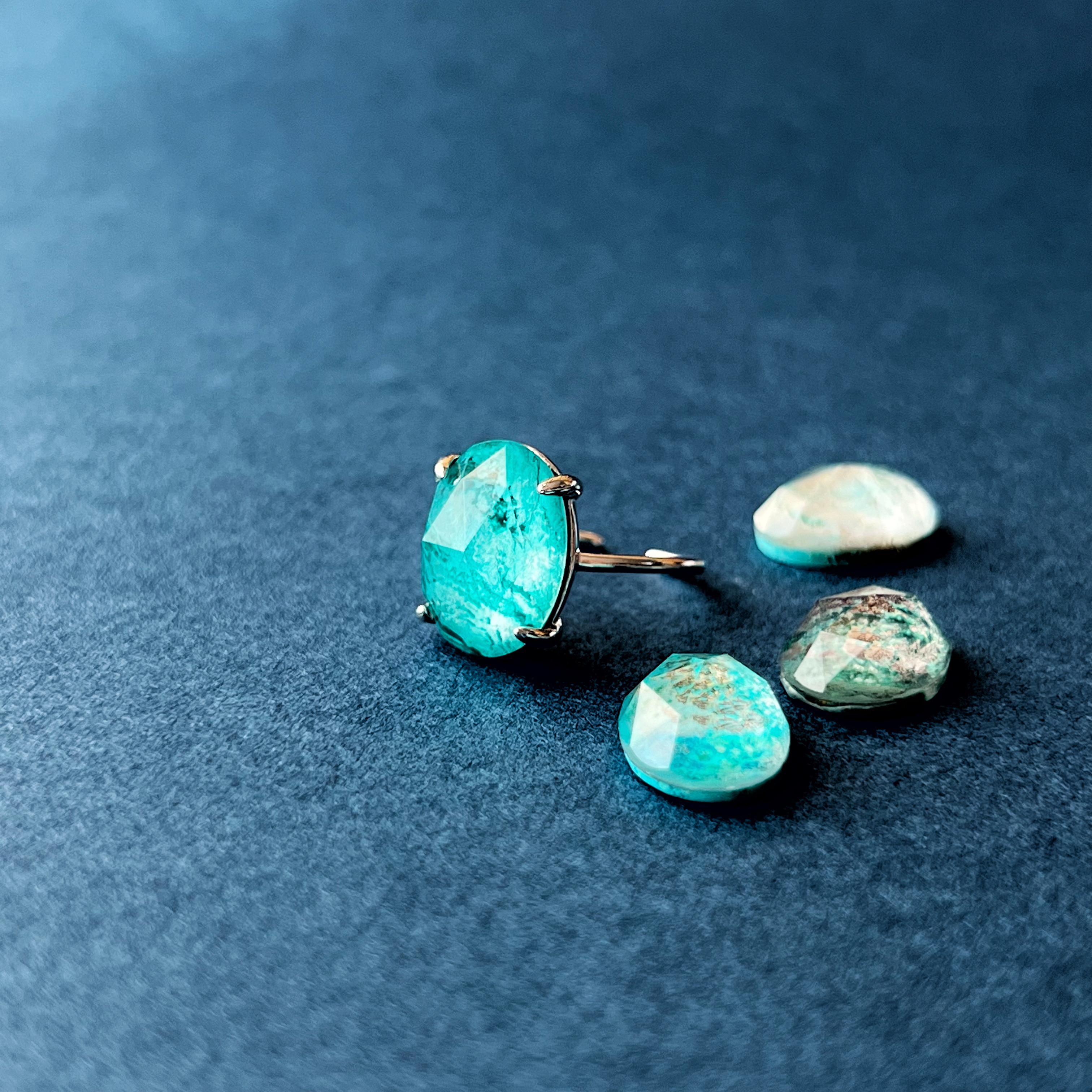 【JORIE】大粒クリソコラ×クリスタル貼り　リングsilver925　フリーサイズ、固定サイズ、刻印あり