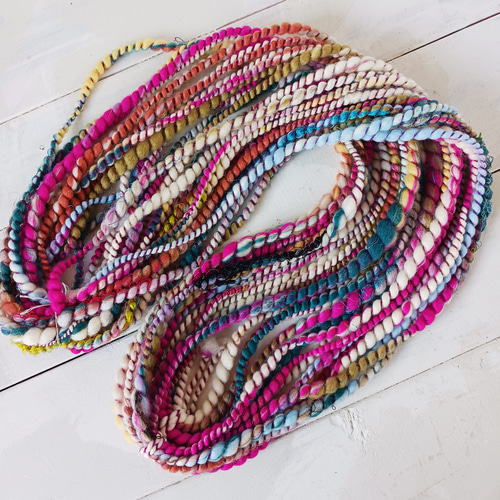 アートヤーン スパイラル 手紡ぎ（品番338） 毛糸 四つ実 通販