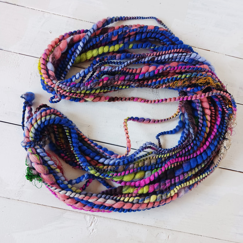 アートヤーン スパイラル 手紡ぎ（品番339） 毛糸 四つ実 通販