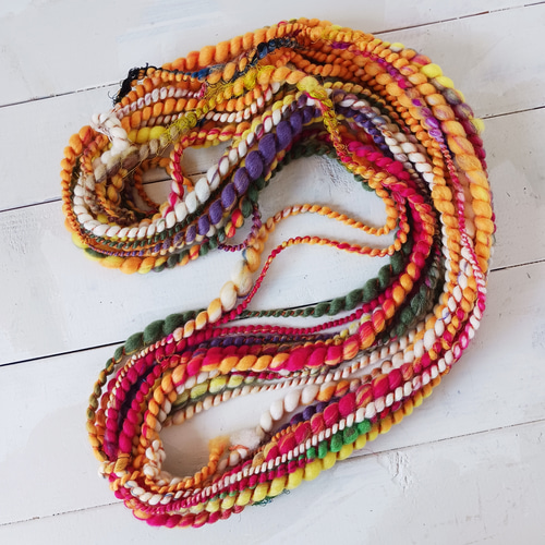 アートヤーン スパイラル 手紡ぎ（品番340） 毛糸 四つ実 通販