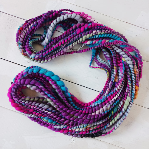 アートヤーン スパイラル 手紡ぎ（品番341） 毛糸 四つ実 通販