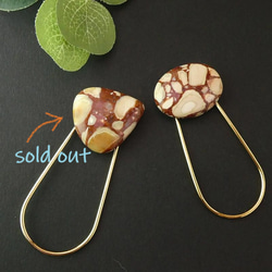 一点物 天然石ブローチピン-1.「プレシェイデッド・ムーアカイト