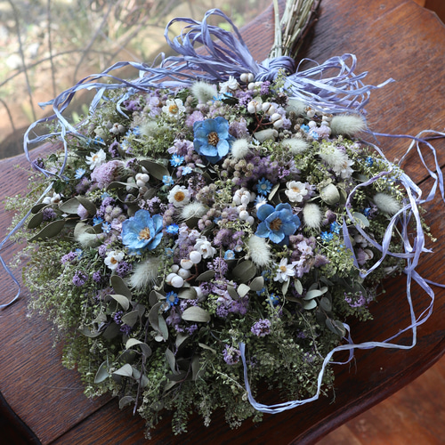 50cm) アネモネフラワーとマメグンバイナズナとユーカリのブルー  