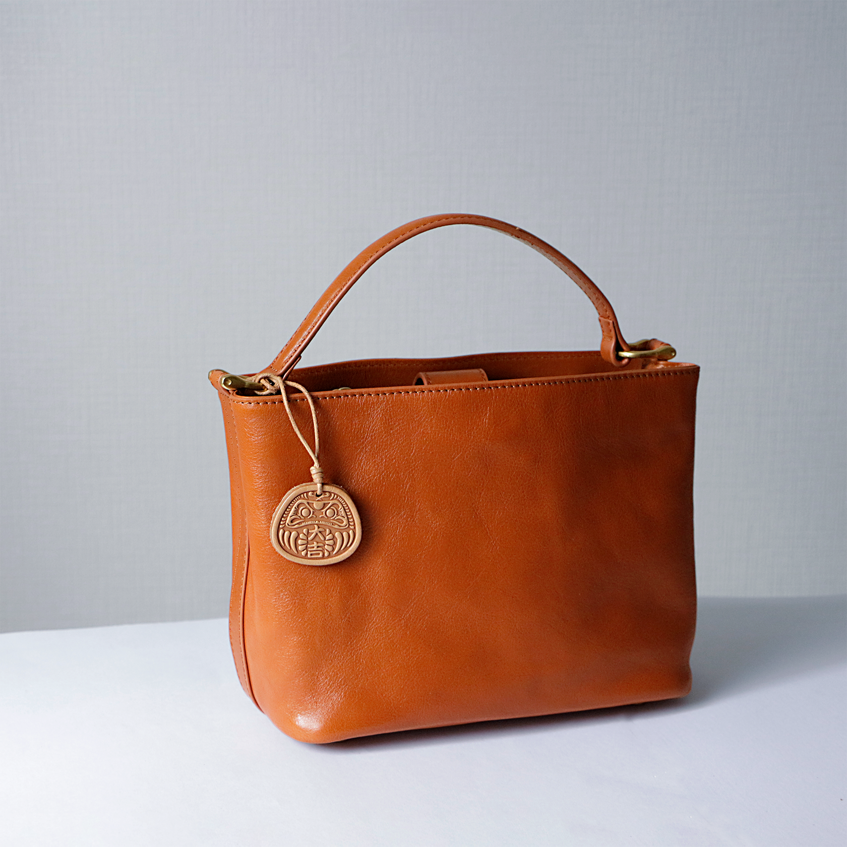 高級牛革斜め掛けショルダーバッグ収納バッグ 長財布収納可能出会い2wayバッグ　黒色