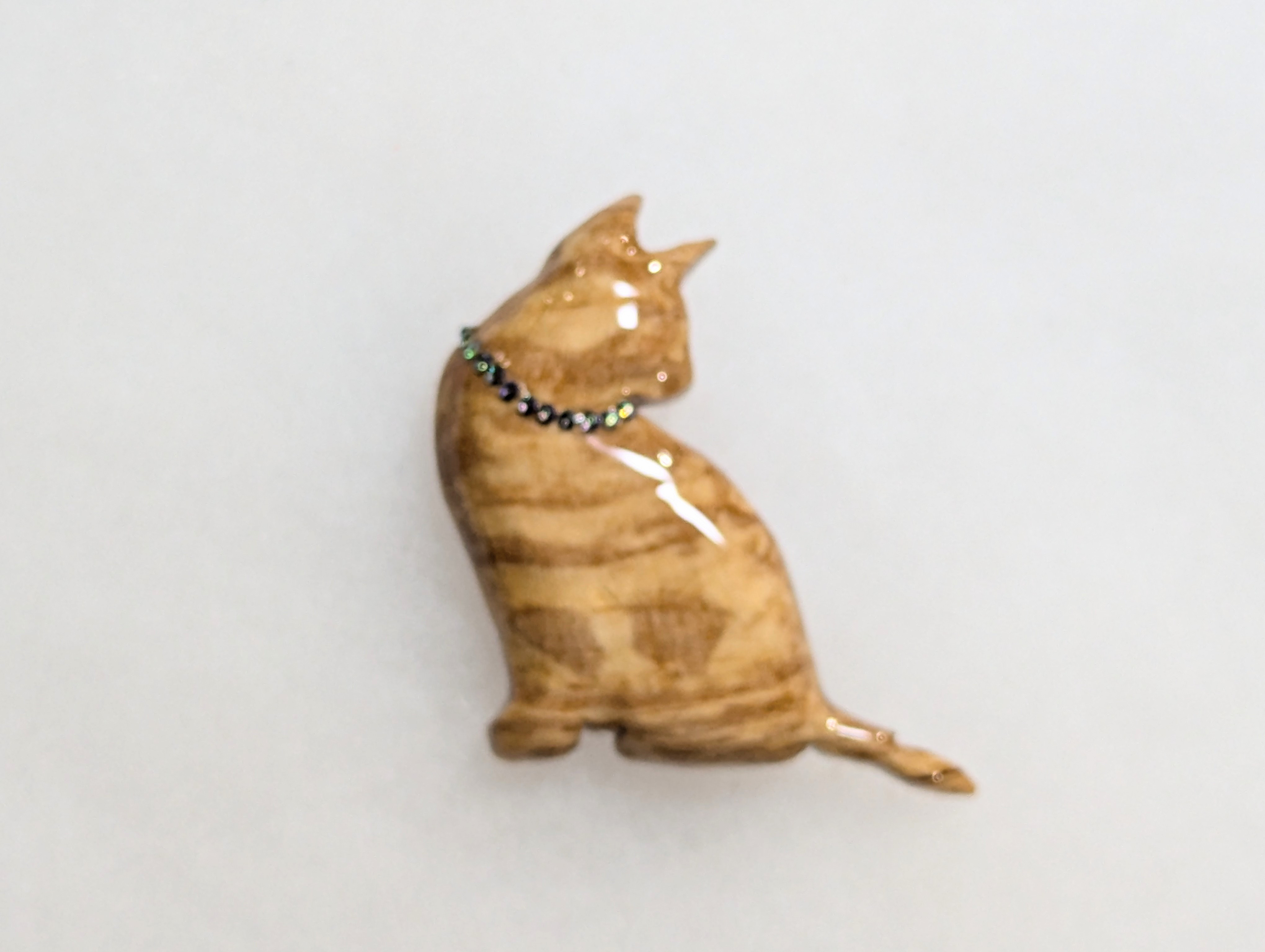 木製　ブローチ　（　猫　）