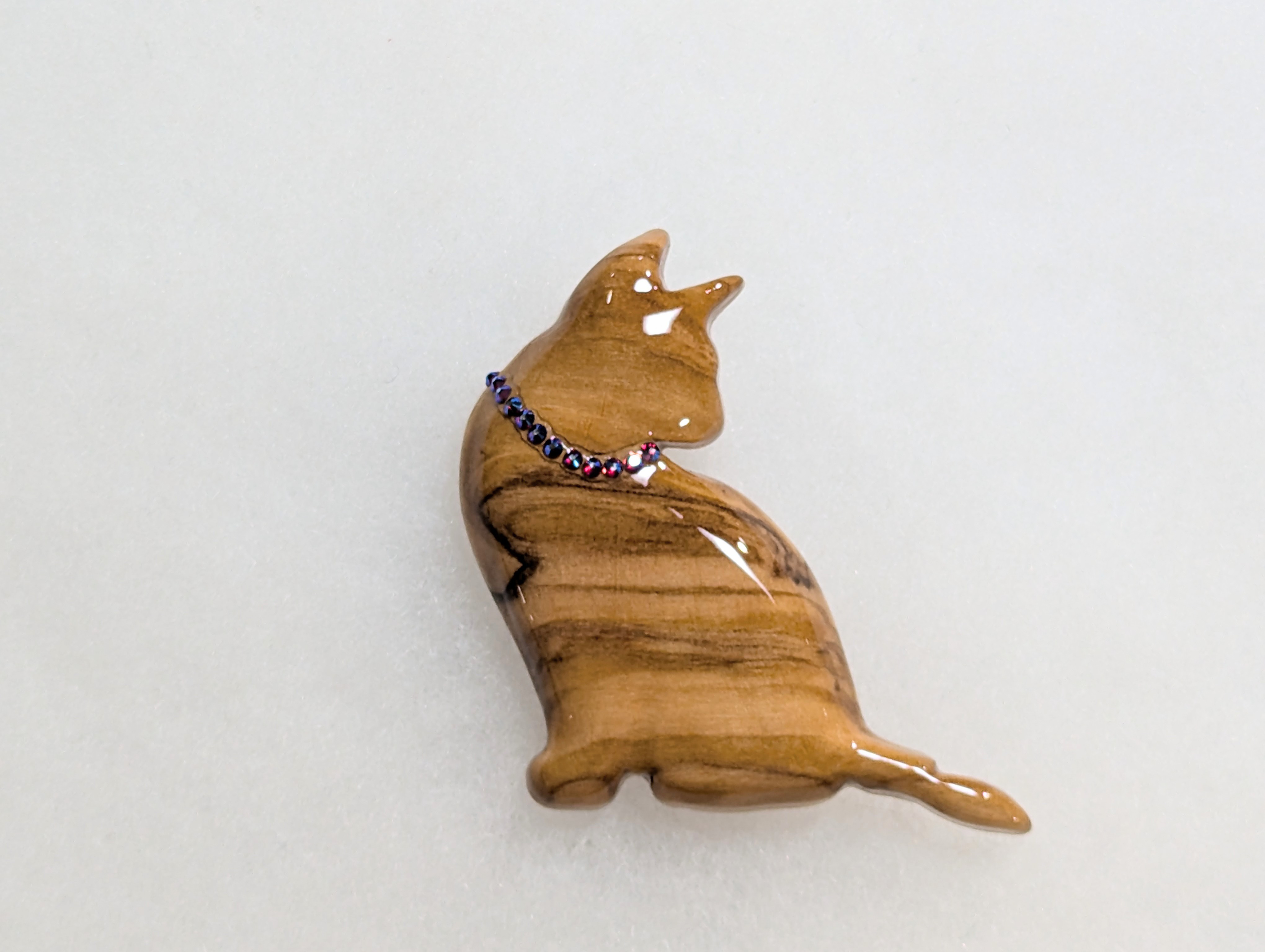 木製　ブローチ　（　猫　）