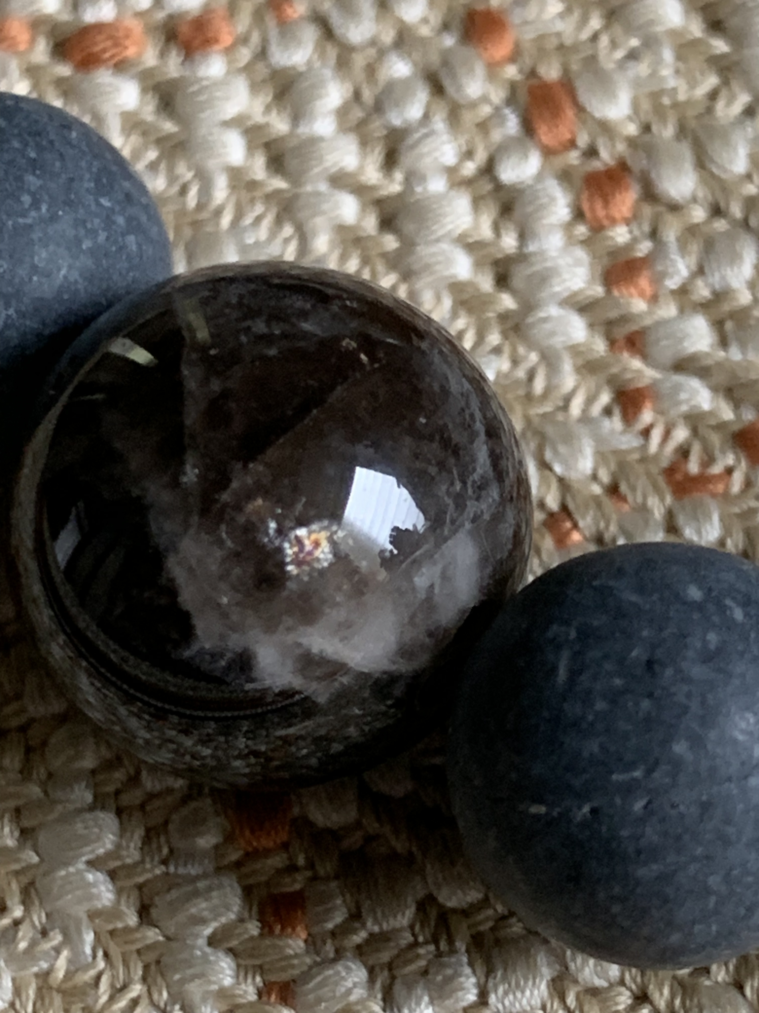 レインボー入り黒水晶とチベット羊眼天珠、血液循環と新陳代謝のベン石「泗浜浮石」のブレスレット