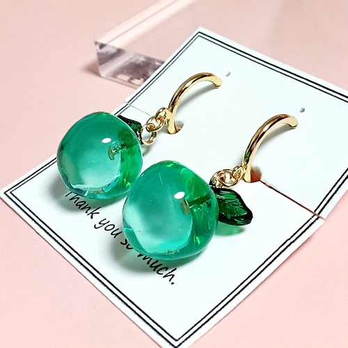 LOVE by e.m 青リンゴピアス　新品未使用品 LOVE BY e.m. ピアス たべかけりんごピアス レディース メンズ