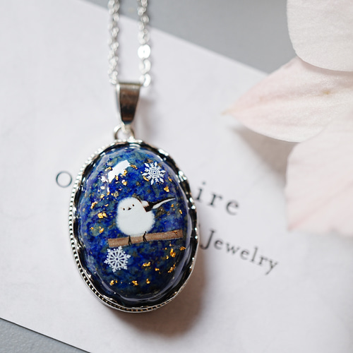 冬の誕生石2025 天然石ラピスラズリとシマエナガ、金箔のネックレス