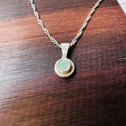 オパールひとつぶネックレス　10月誕生石　シルバーネックレス　ペンダント　ネックレス 2枚目の画像