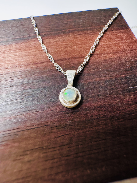 オパールひとつぶネックレス　10月誕生石　シルバーネックレス　ペンダント　ネックレス 2枚目の画像