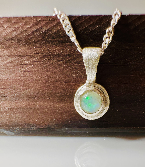 オパールひとつぶネックレス　10月誕生石　シルバーネックレス　ペンダント　ネックレス 3枚目の画像