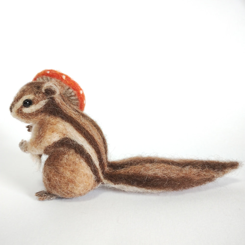 ベニテングダケを持ったシマリス 羊毛フェルト 羊毛工房 ぽんきち 通販